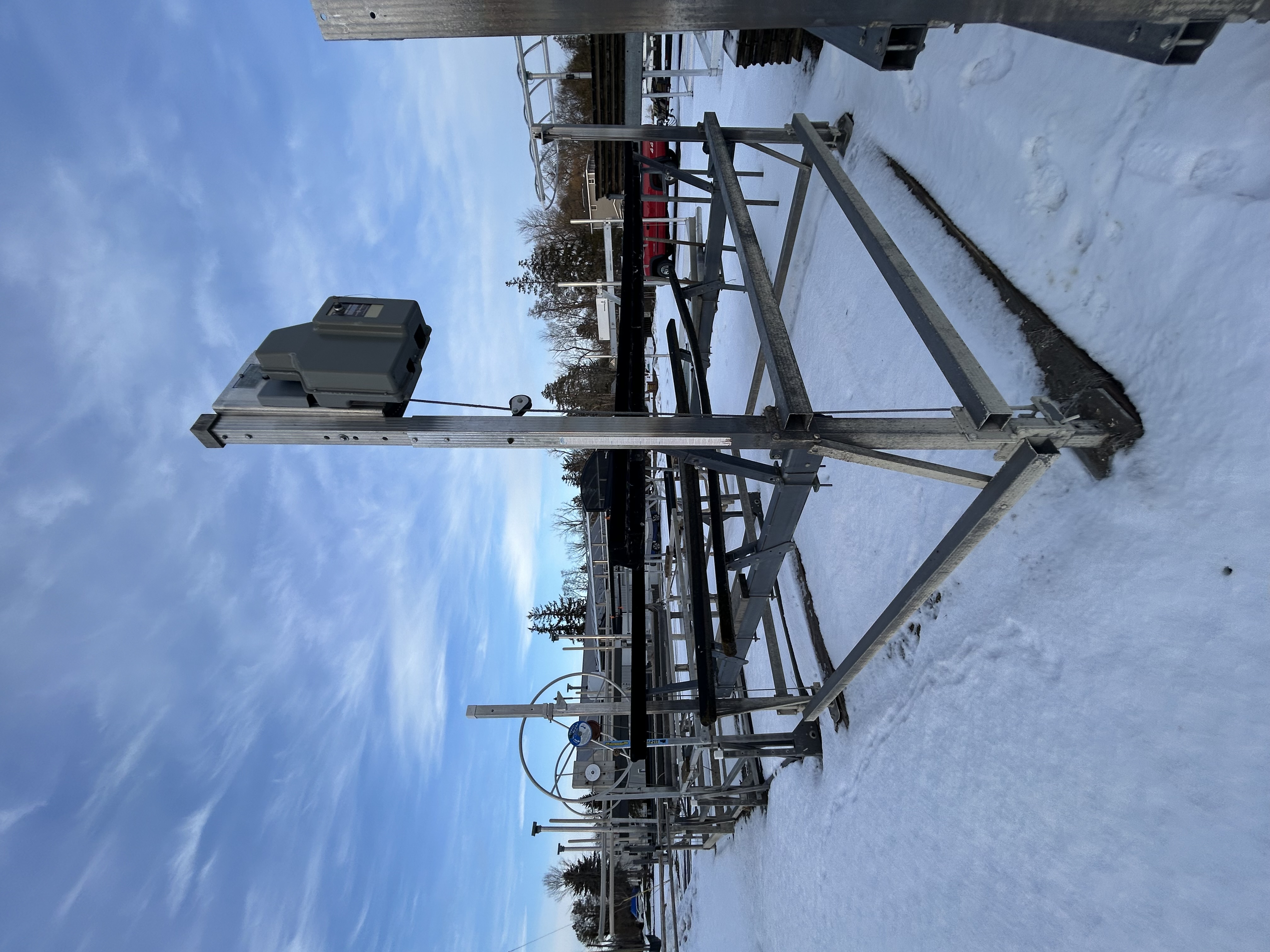 Hewitt 4600lb - V-Hull Bunks and AC motor